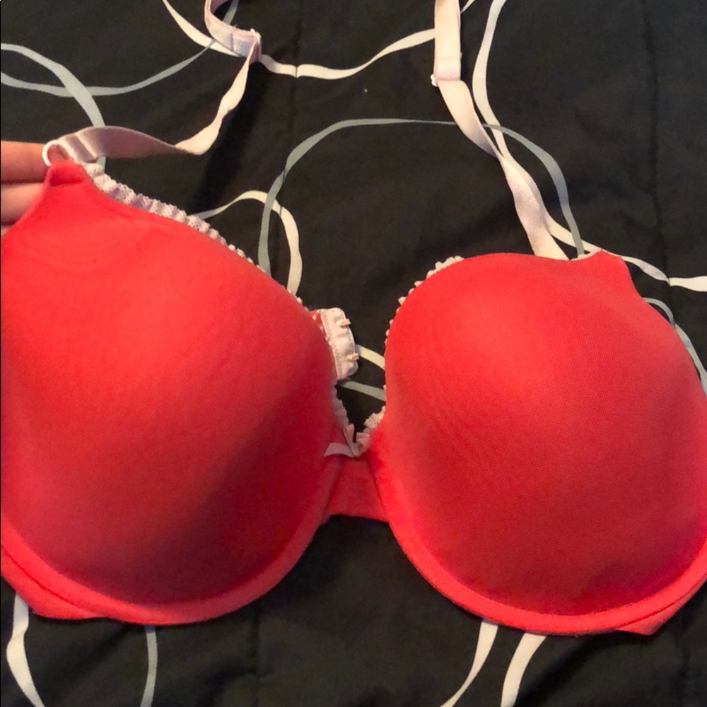 38DD Victoria Secret Bra